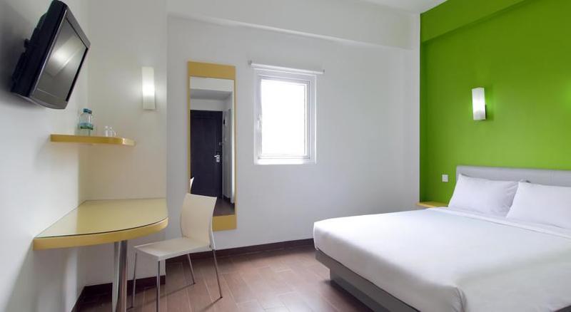 Amaris Hotel Bekasi Barat Exterior photo