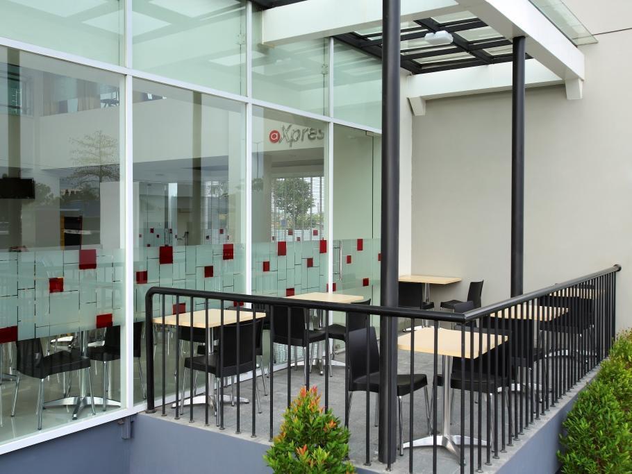 Amaris Hotel Bekasi Barat Exterior photo