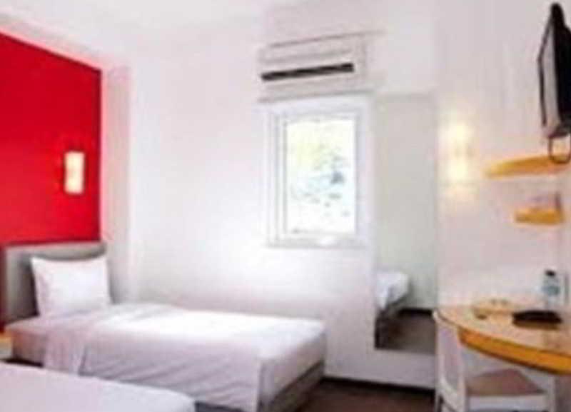 Amaris Hotel Bekasi Barat Exterior photo