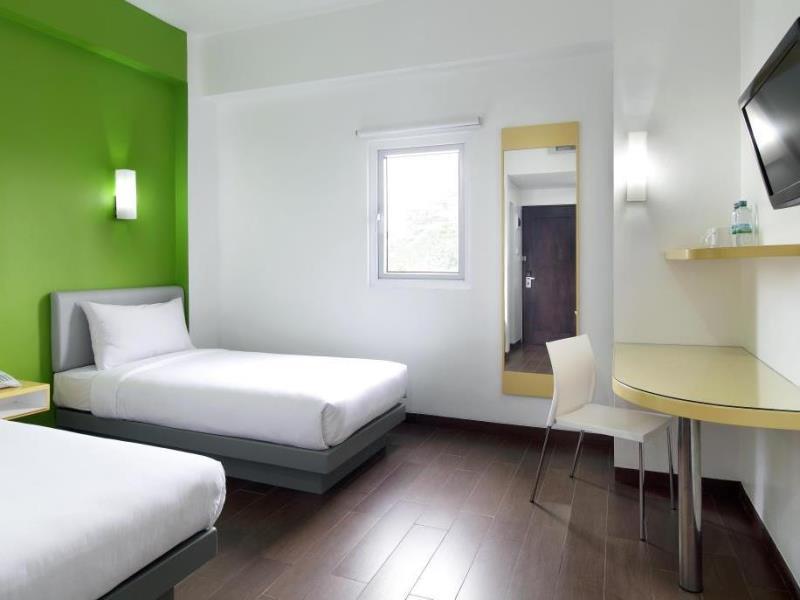 Amaris Hotel Bekasi Barat Exterior photo